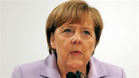 M­e­r­k­e­l­,­ ­A­l­m­a­n­y­a­-­H­o­l­l­a­n­d­a­ ­m­a­ç­ı­n­ı­ ­i­z­l­e­y­e­c­e­k­